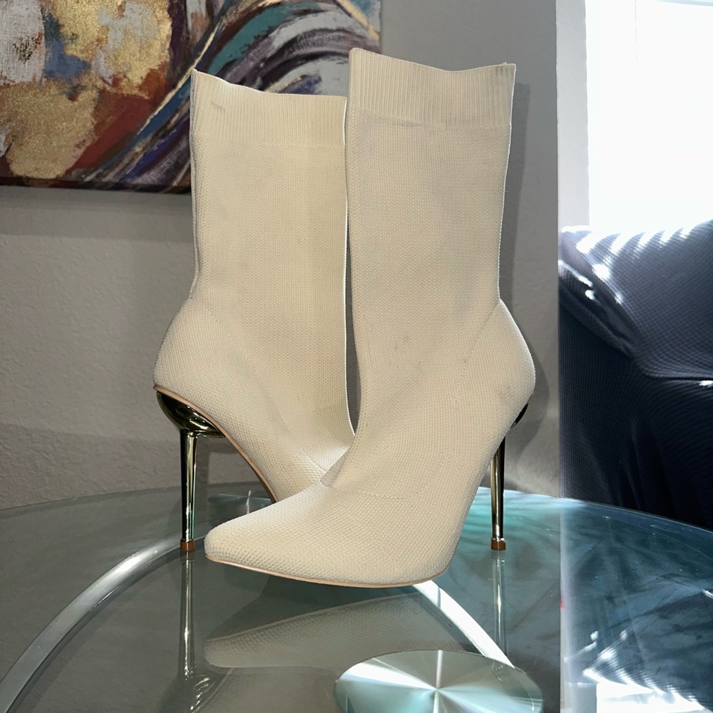 Elegant White Stiletto Heel Boots